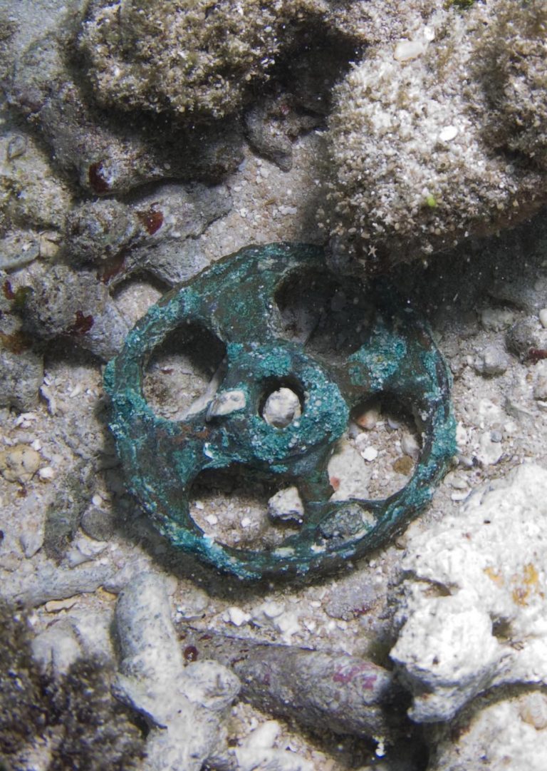 Close view of a copper alloy pulley sheave