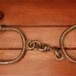 convict hand cuffs with key